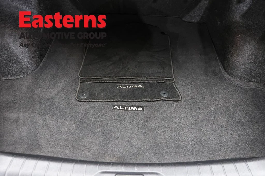 Used 2024 Silver Nissan 2.5 SV image 9