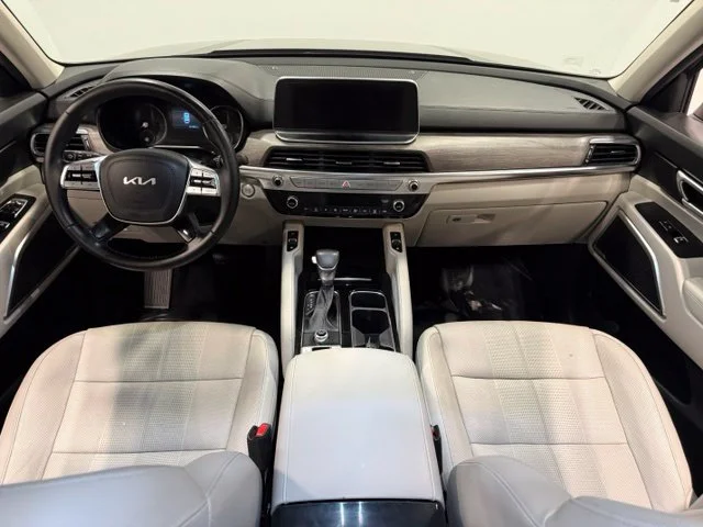 Used 2022 Black Kia EX image 34