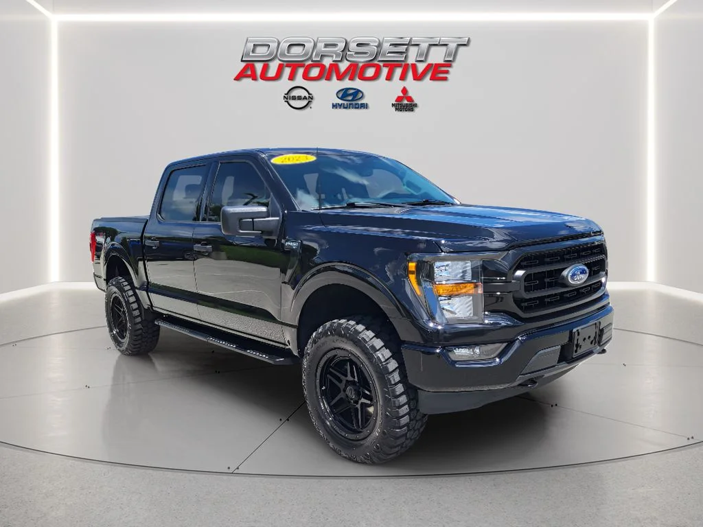 Used 2023 Agate Black Metallic Ford XLT image 4