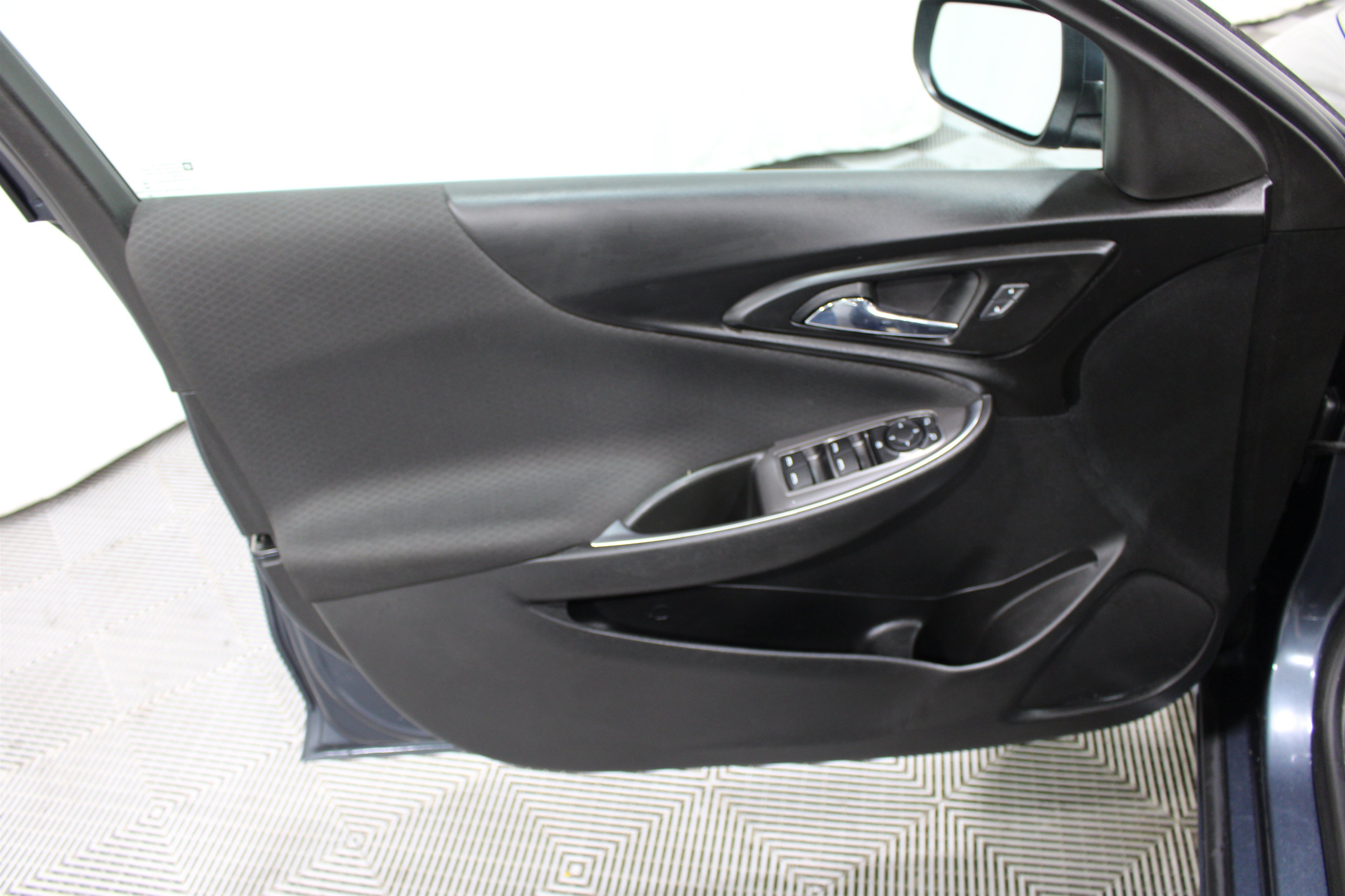Used 2020 Shadow Gray Metallic Chevrolet LT image 6