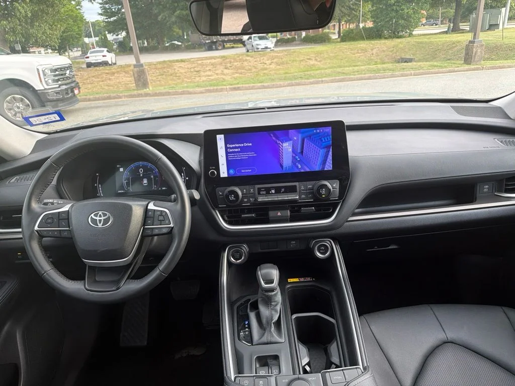Used 2025 Silver Toyota XLE image 10
