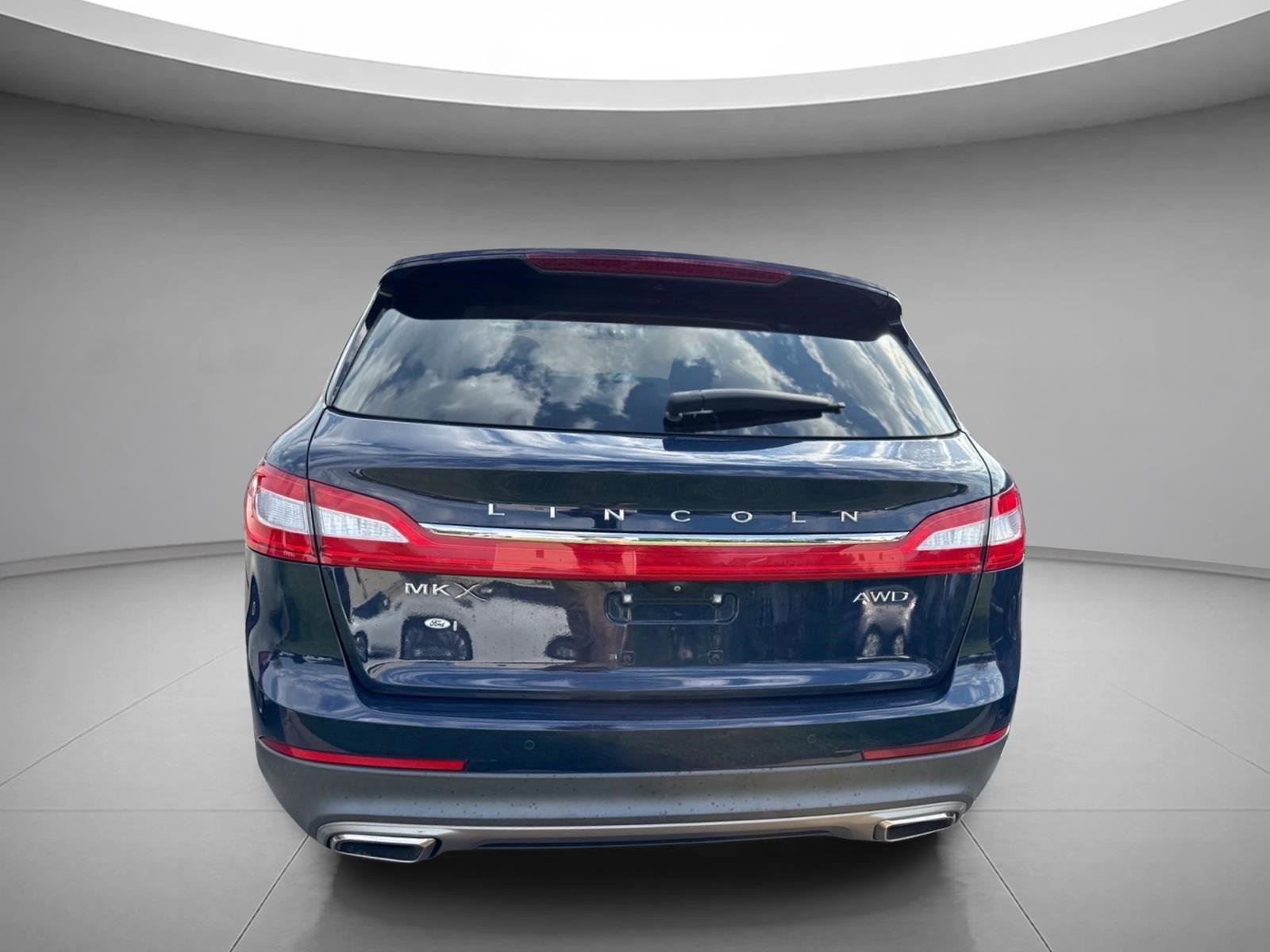 Used 2018 Blue Diamond Metallic Lincoln Reserve image 12