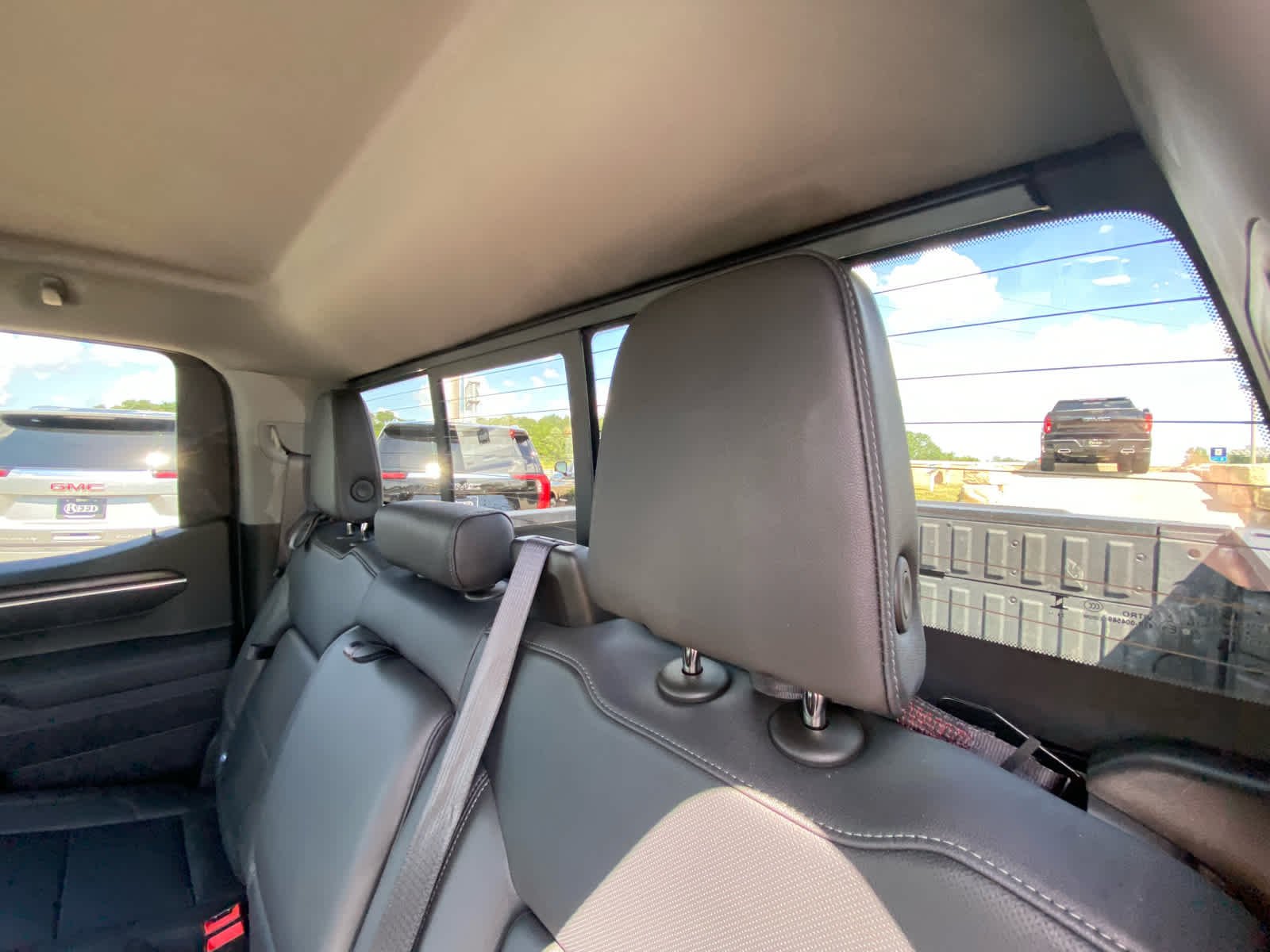 Used 2025 White Frost Tricoat GMC SLT image 25