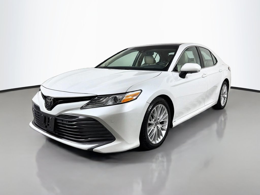 Used 2018 Beige Toyota XLE image 1