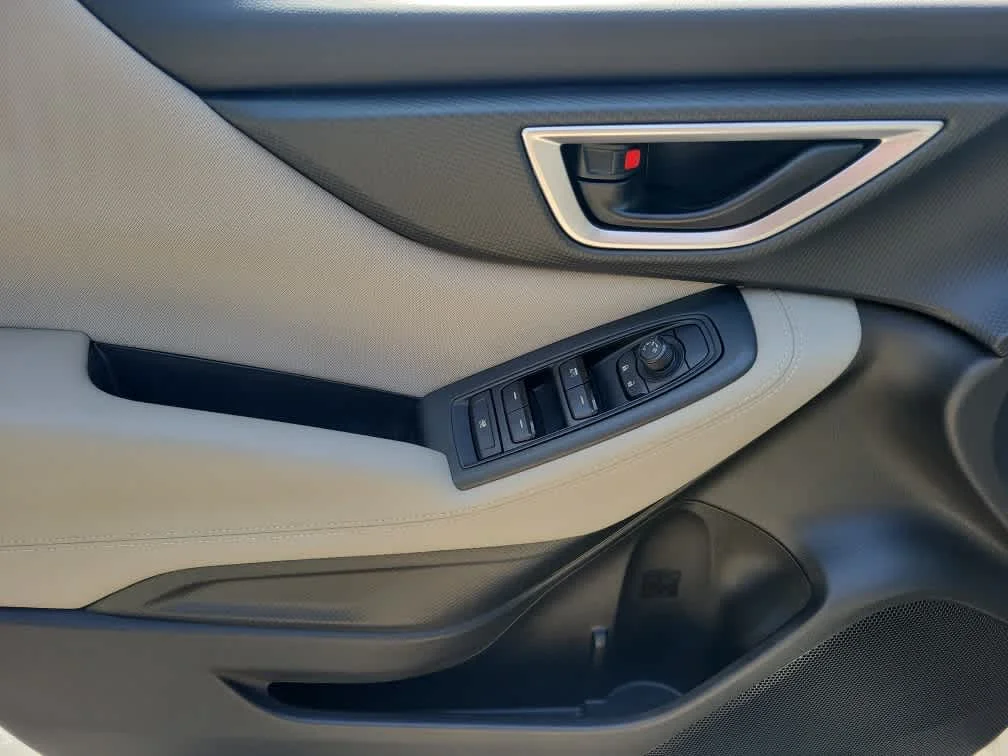 Used 2021 Crystal White Pearl Subaru  image 19