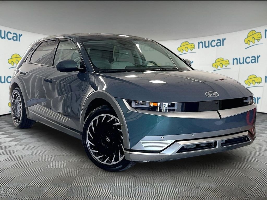 Used 2023 Green Hyundai Limited image 1