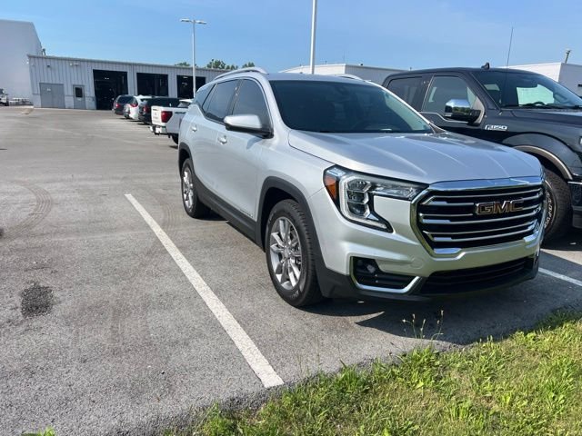 Used 2022 Quicksilver Metallic GMC SLT image 2