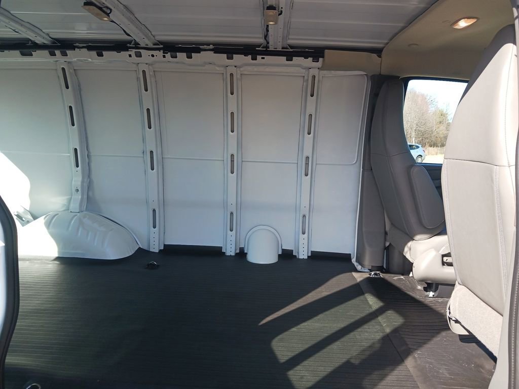 2025 Chevrolet Express Cargo Work Van - Photo 28