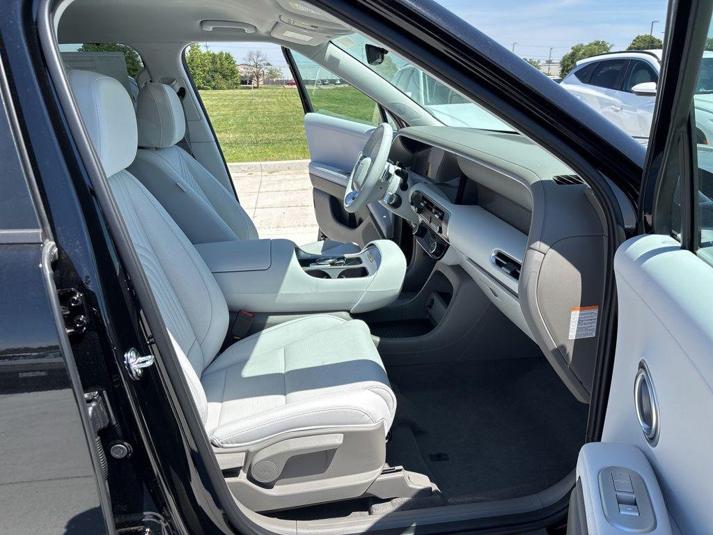 New 2026 Abyss Black Hyundai SEL 8P image 31