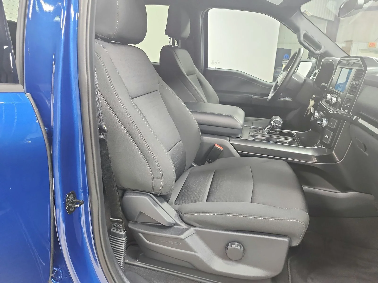 Used 2023  Ford XLT image 36