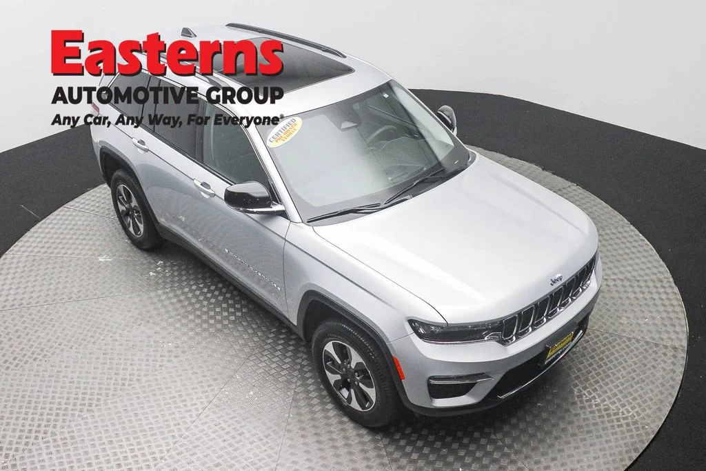 Used 2022 Silver Jeep 4xe image 3