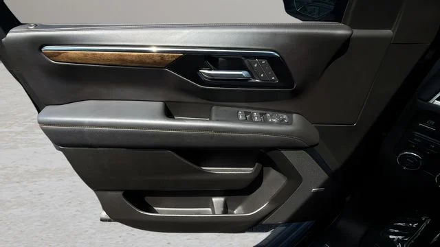 Used 2025 Black Chevrolet High Country image 17
