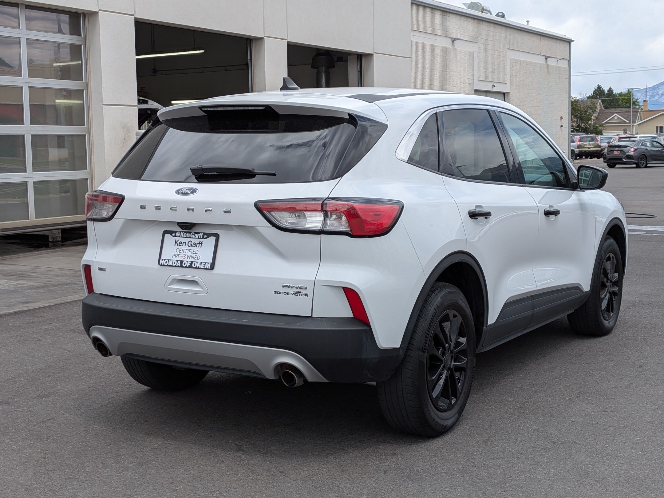Used 2022 Oxford White Ford SE image 3