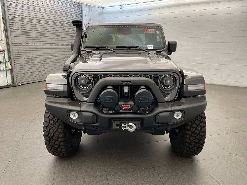 New 2026 Granite Crystal Metallic Clear-Coat Exterior Paint Jeep Rubicon X AEV JT370 image 13