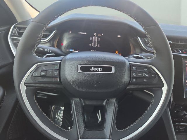 Used 2023 Red Jeep Laredo image 22