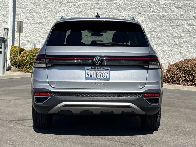 Certified Used 2025 Silver Volkswagen 1.5T SE image 4