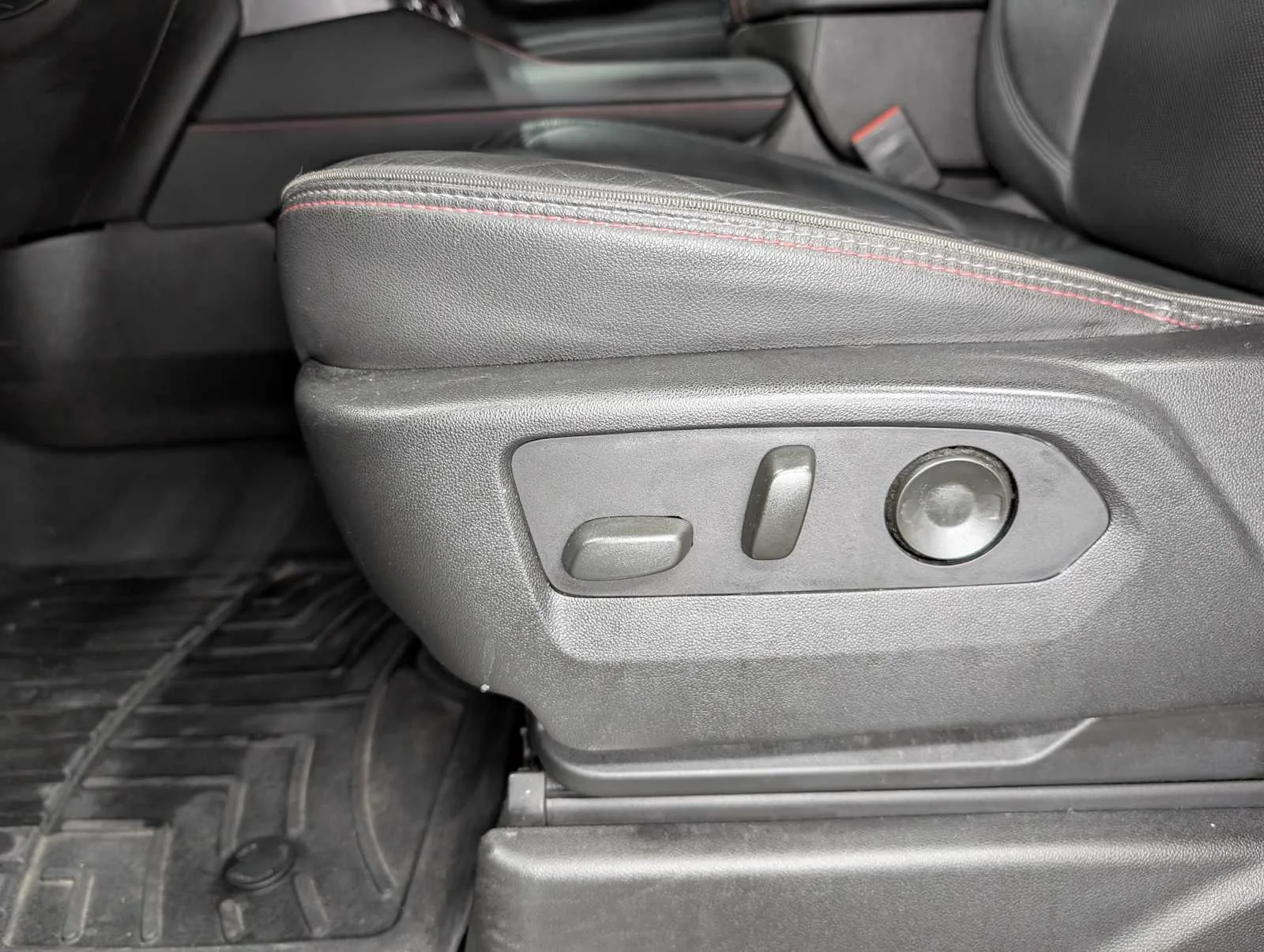 Used 2021 Shadow Gray Metallic Chevrolet RST image 40