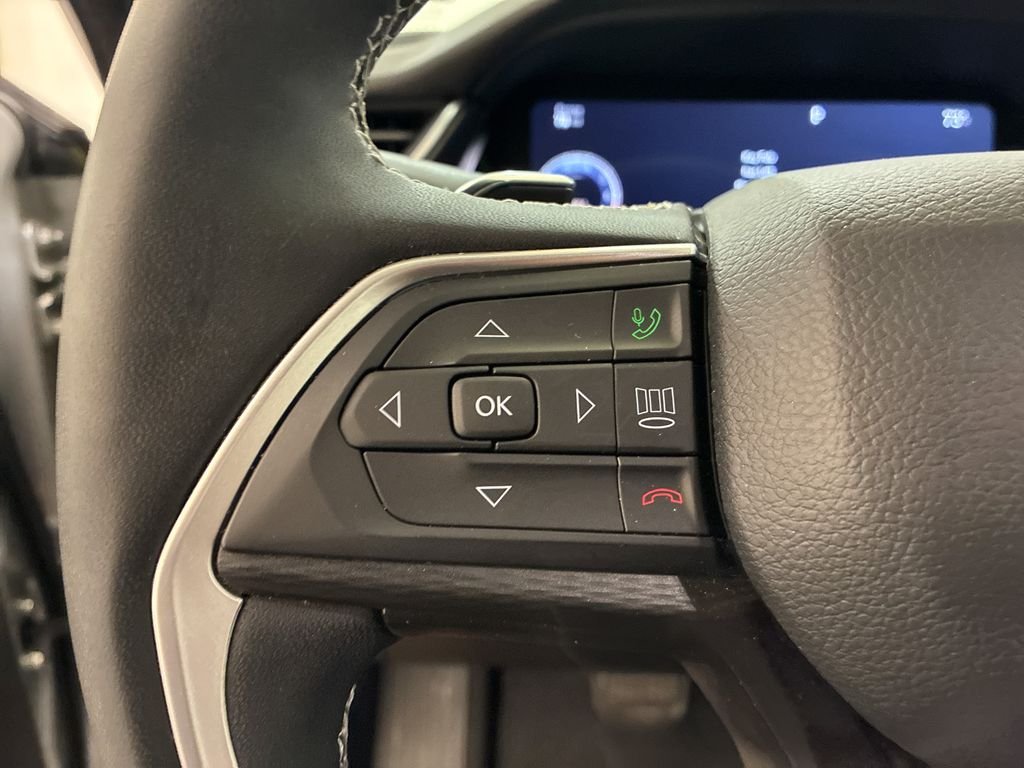 Used 2023 Silver Jeep Altitude X image 25