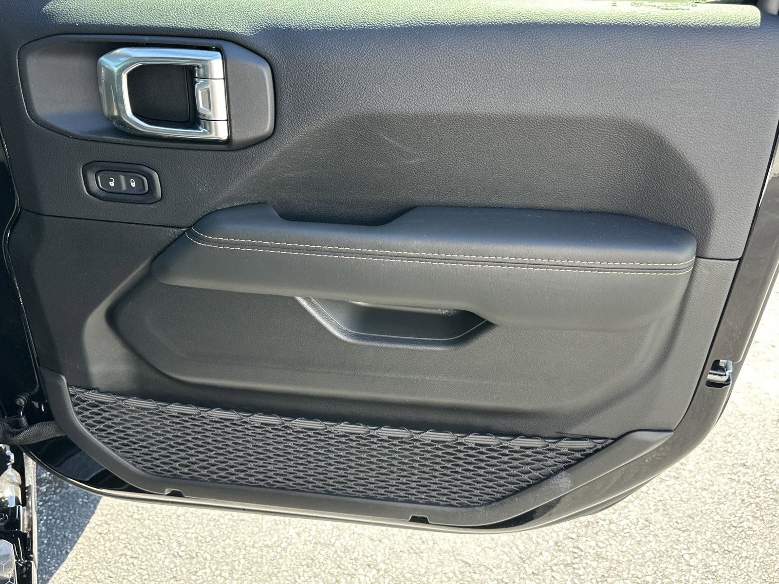 2025 Jeep Wrangler 4-Door Sahara - Photo 15