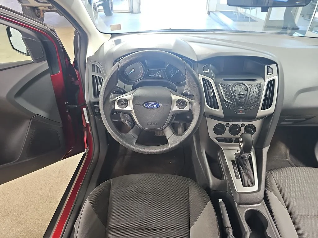 Used 2014 Red Ford SE image 19