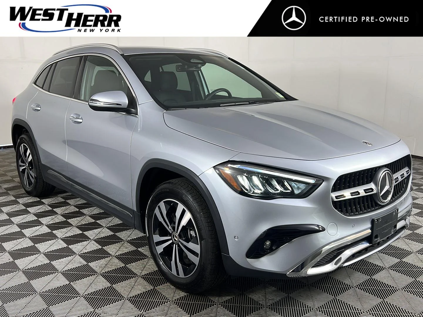 Used 2025 Cirrus Silver Metallic Mercedes-Benz GLA 250 image 1