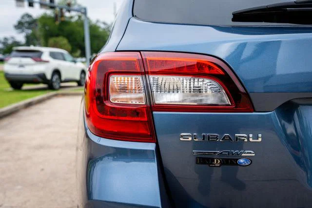 Used 2016 Twilight Blue Metallic Subaru 2.5i Limited image 16