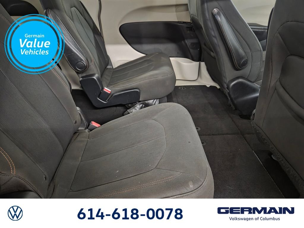 Used 2017 Blue Chrysler LX image 18