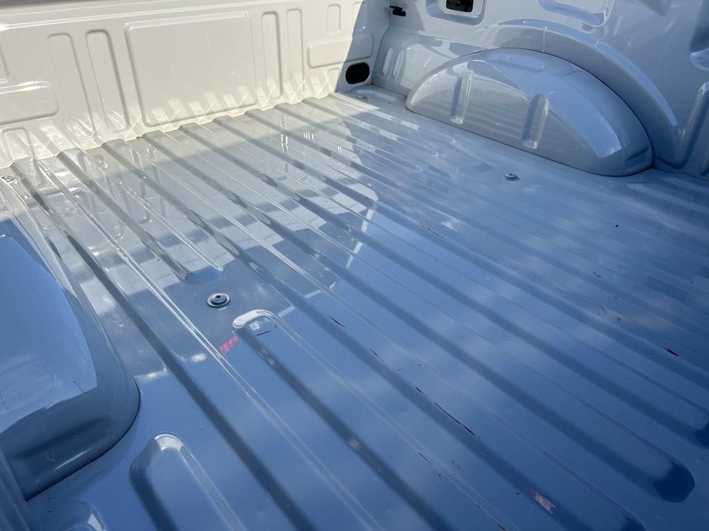 Certified Used 2024 Avalanche Ford XLT image 12