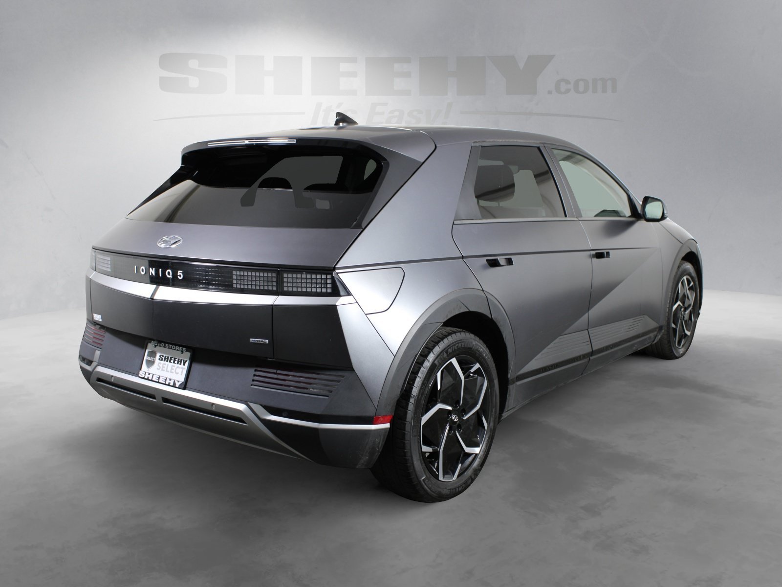 Used 2023 Gray Hyundai SEL image 9
