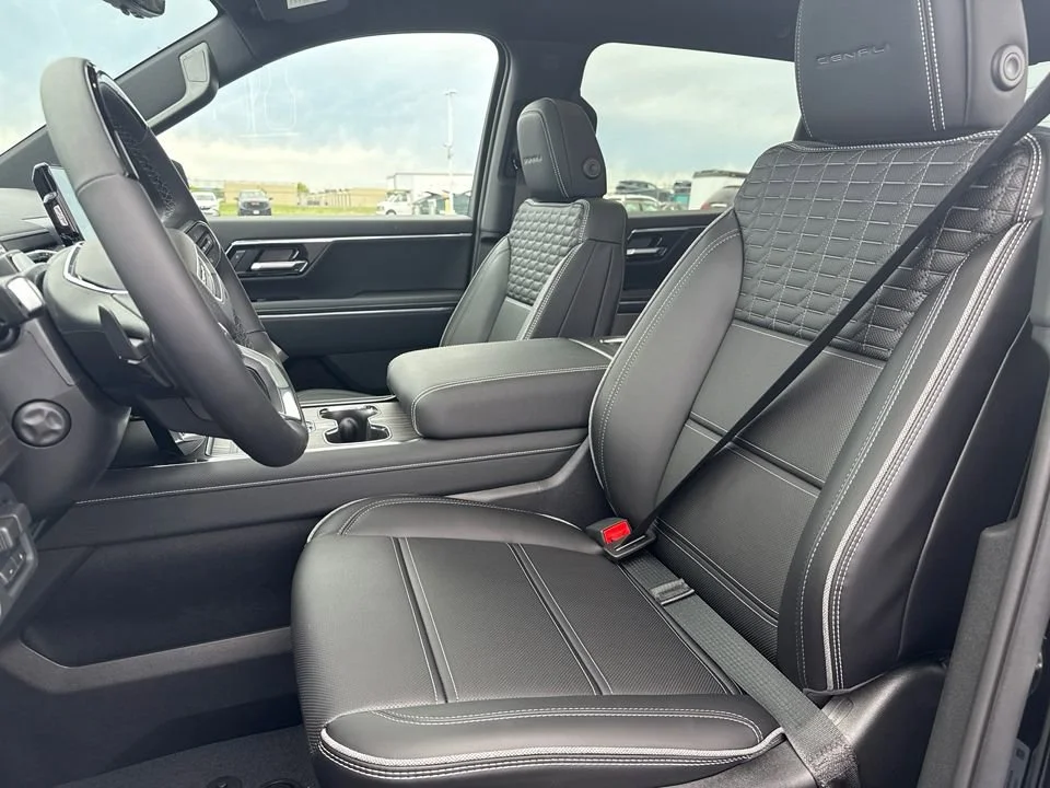 2025 GMC Sierra EV Denali - Photo 18