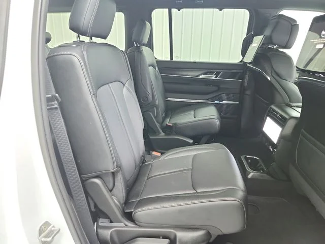 New 2026 Bright White Clear-Coat Exterior Paint Jeep Summit image 38