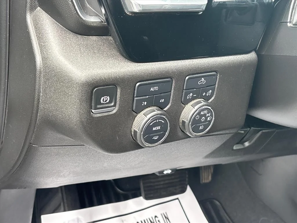 Used 2025 Gray Chevrolet RST image 27