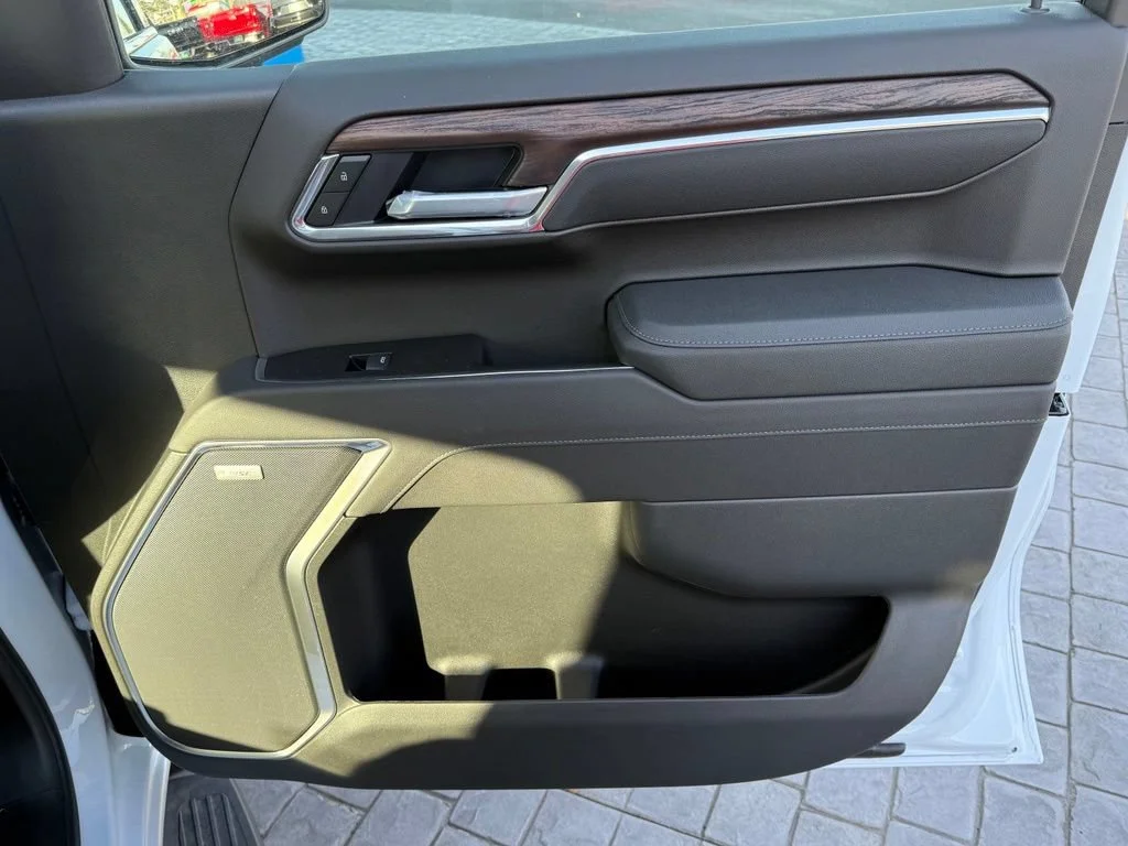 New 2026 Glacier White Tricoat GMC SLT image 18