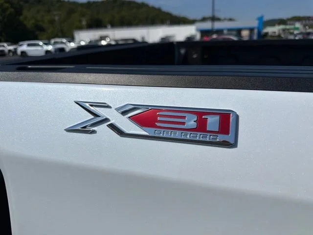 New 2026 Glacier White Tricoat GMC SLT image 18