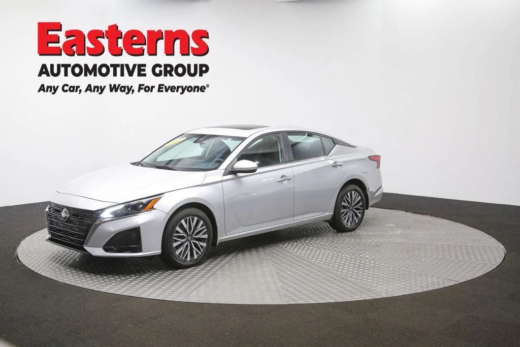 Used 2023 Silver Nissan 2.5 SV image 59