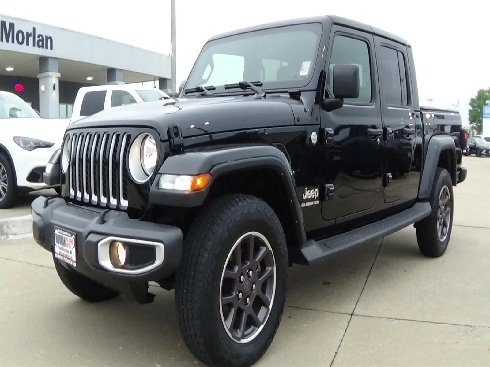 Used 2022 Black Clear Coat (px8) Jeep Overland image 2