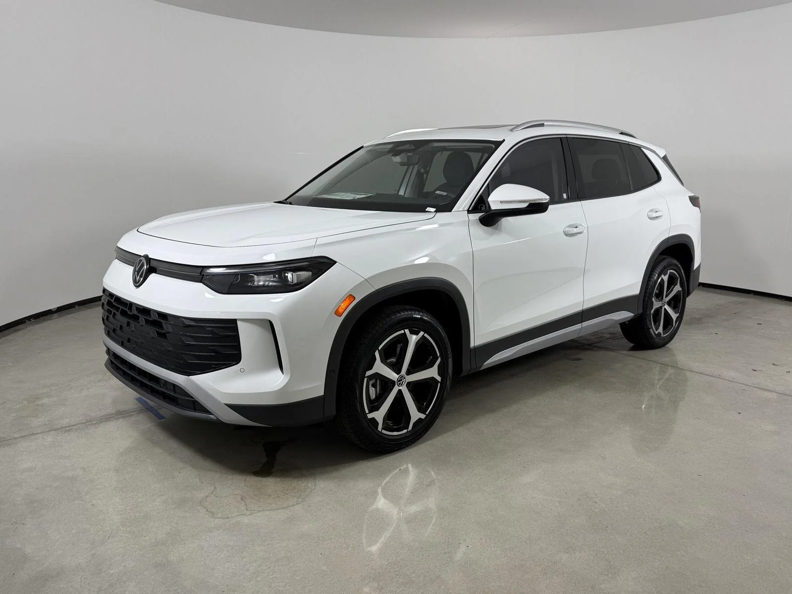 New 2026 Pure White Volkswagen SE image 1