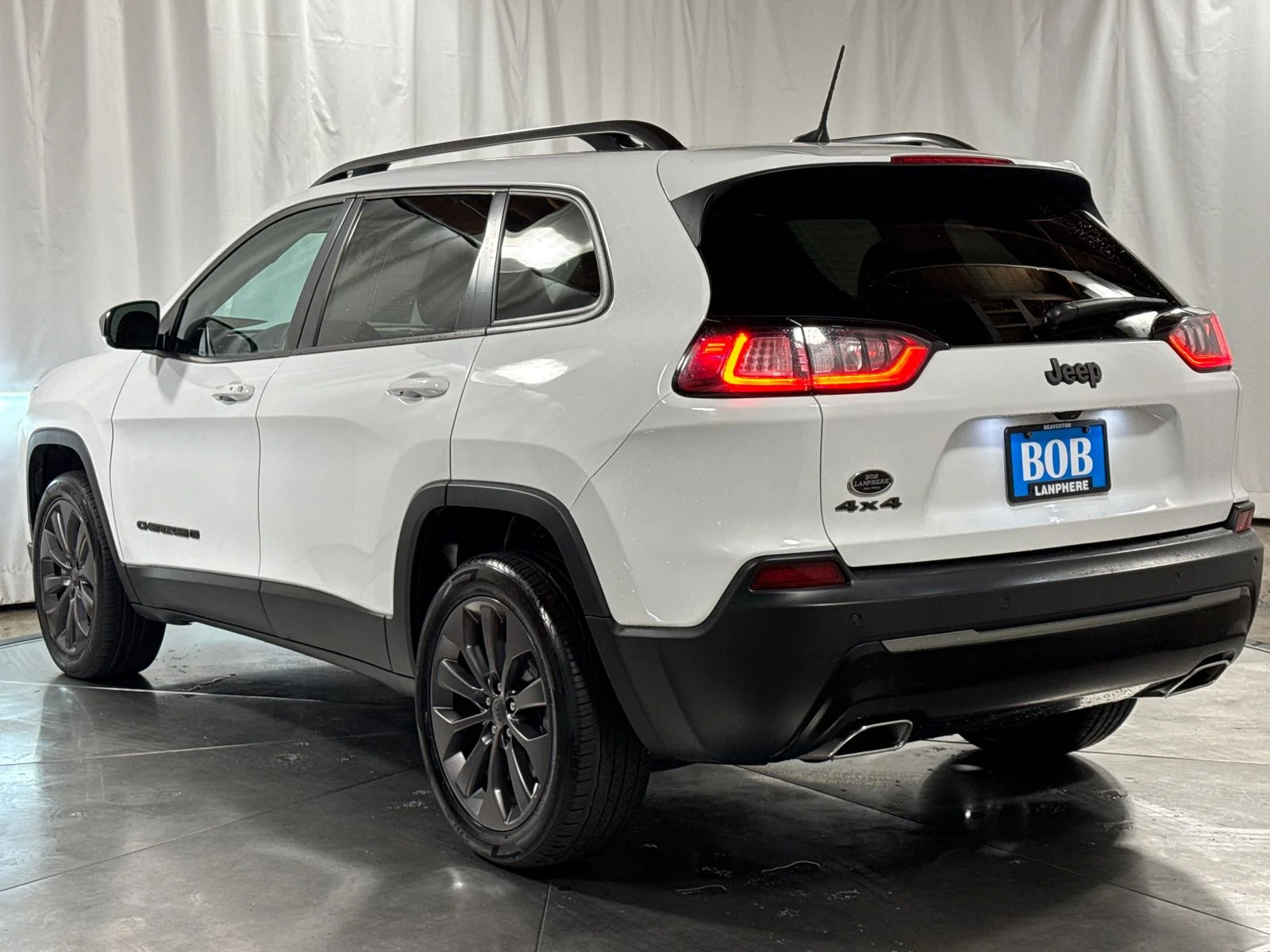 Used 2021 Bright White Clearcoat Jeep Latitude Lux image 9