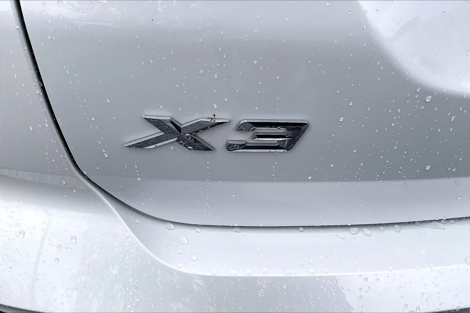 Used 2022 Mineral White Metallic BMW xDrive30i image 32