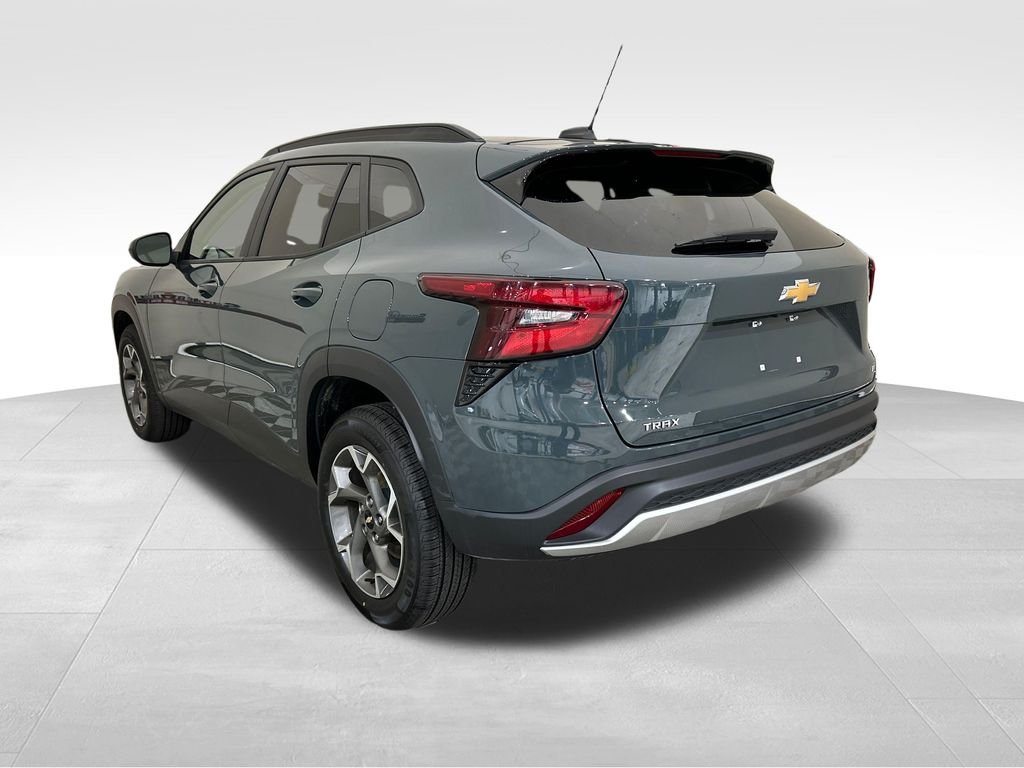 Used 2025 Gray Chevrolet LT image 3