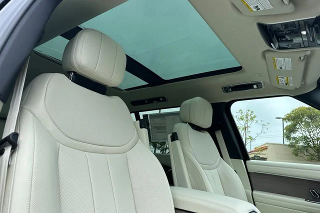 New 2026 Santorini Black Land Rover SE image 15