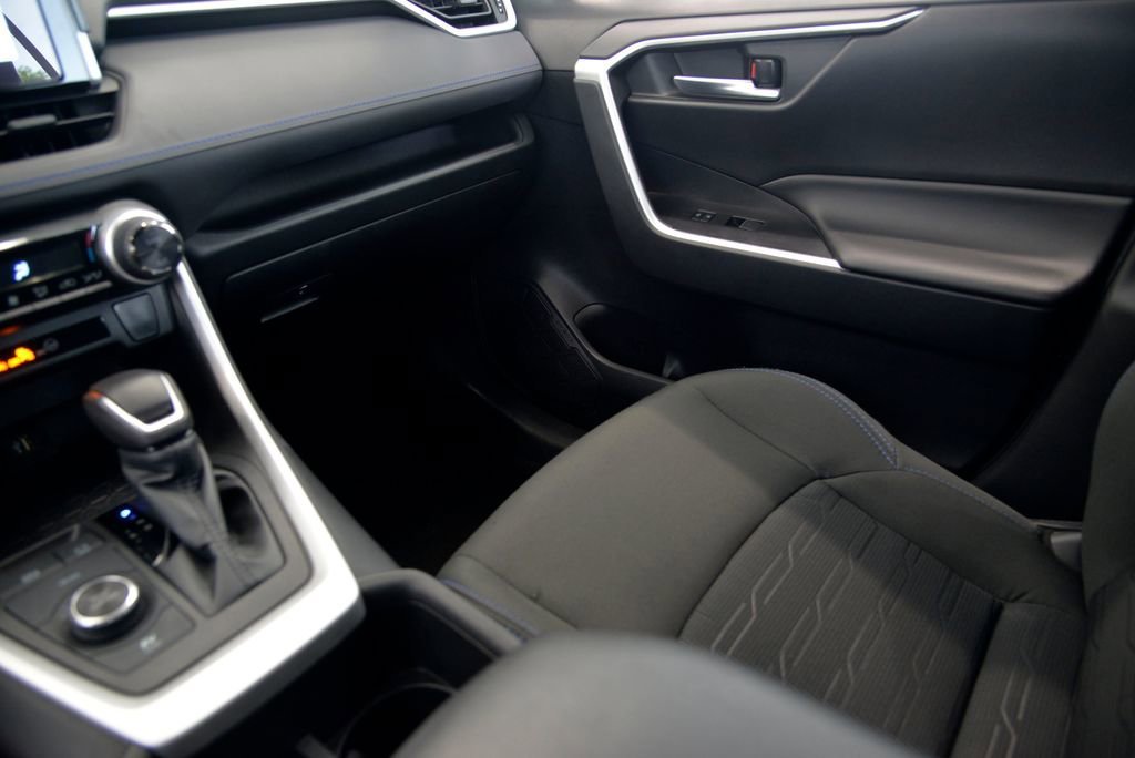 2023 Toyota RAV4 SE - Photo 27