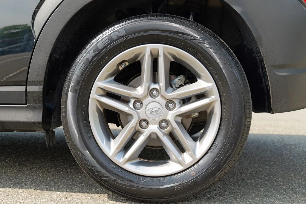 Used 2023 Abyss Black Pearl Hyundai SE image 14