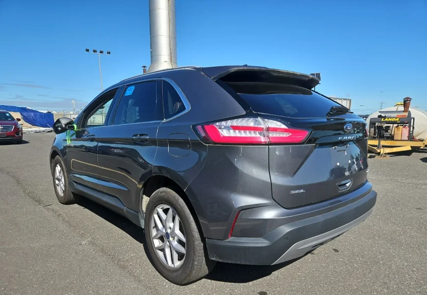 Used 2022 Gray Ford SEL image 3