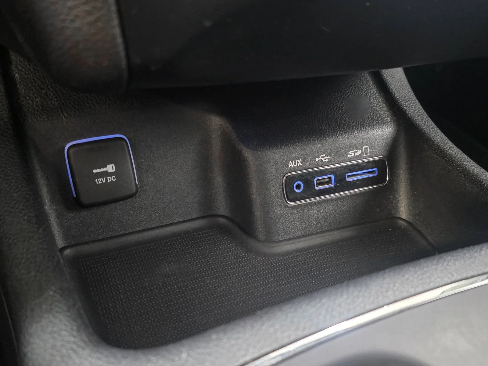 Used 2015 Gray Dodge Limited image 29