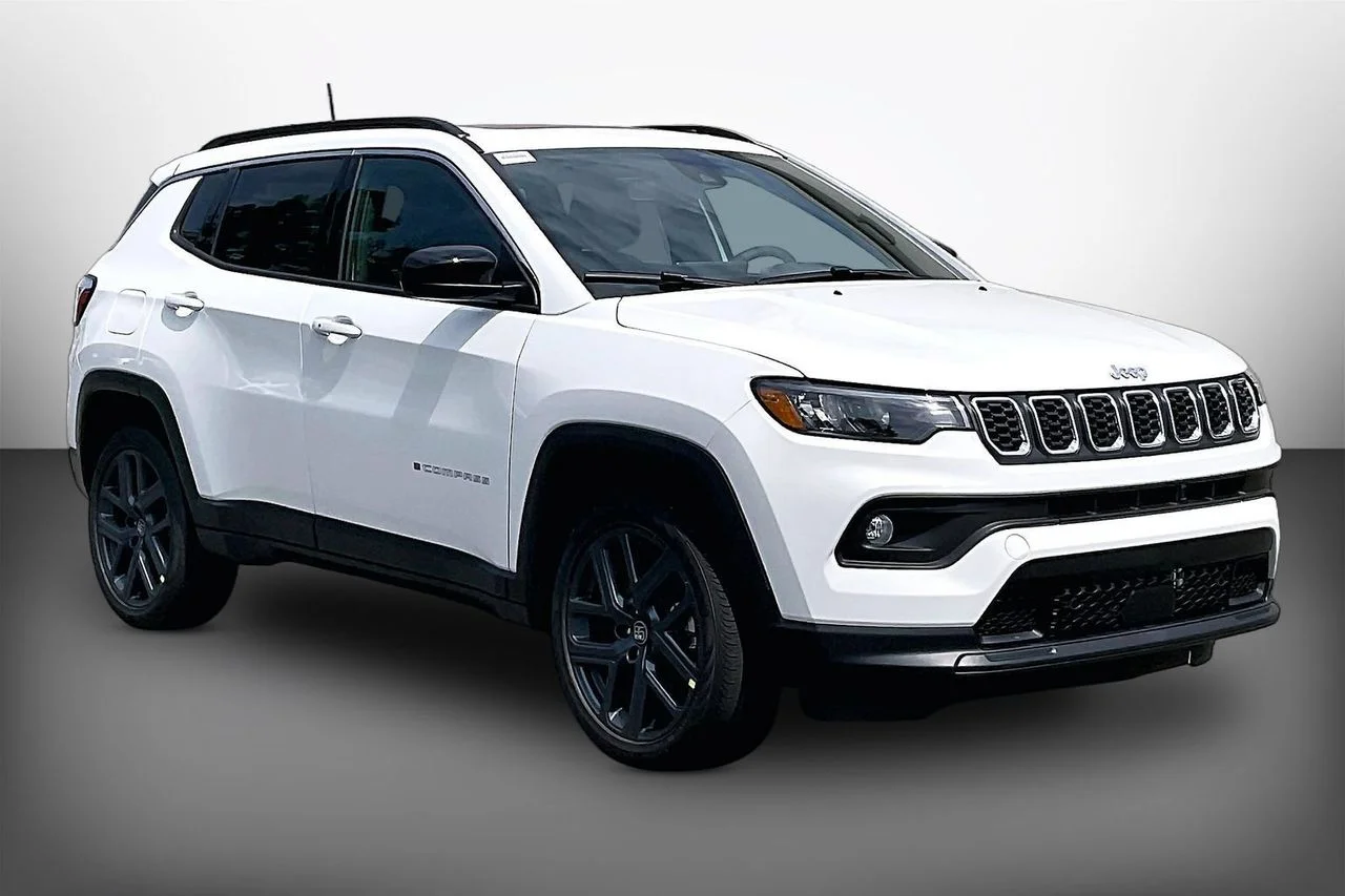New 2026 Bright White Clearcoat Jeep Latitude image 1