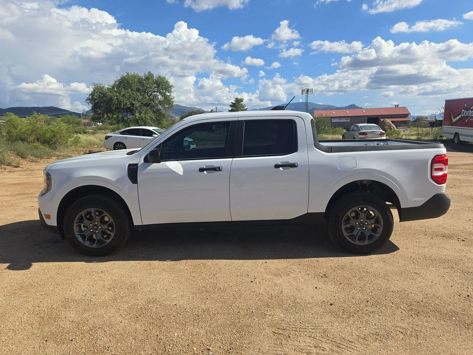 New 2026 Oxford White Ford XLT image 9