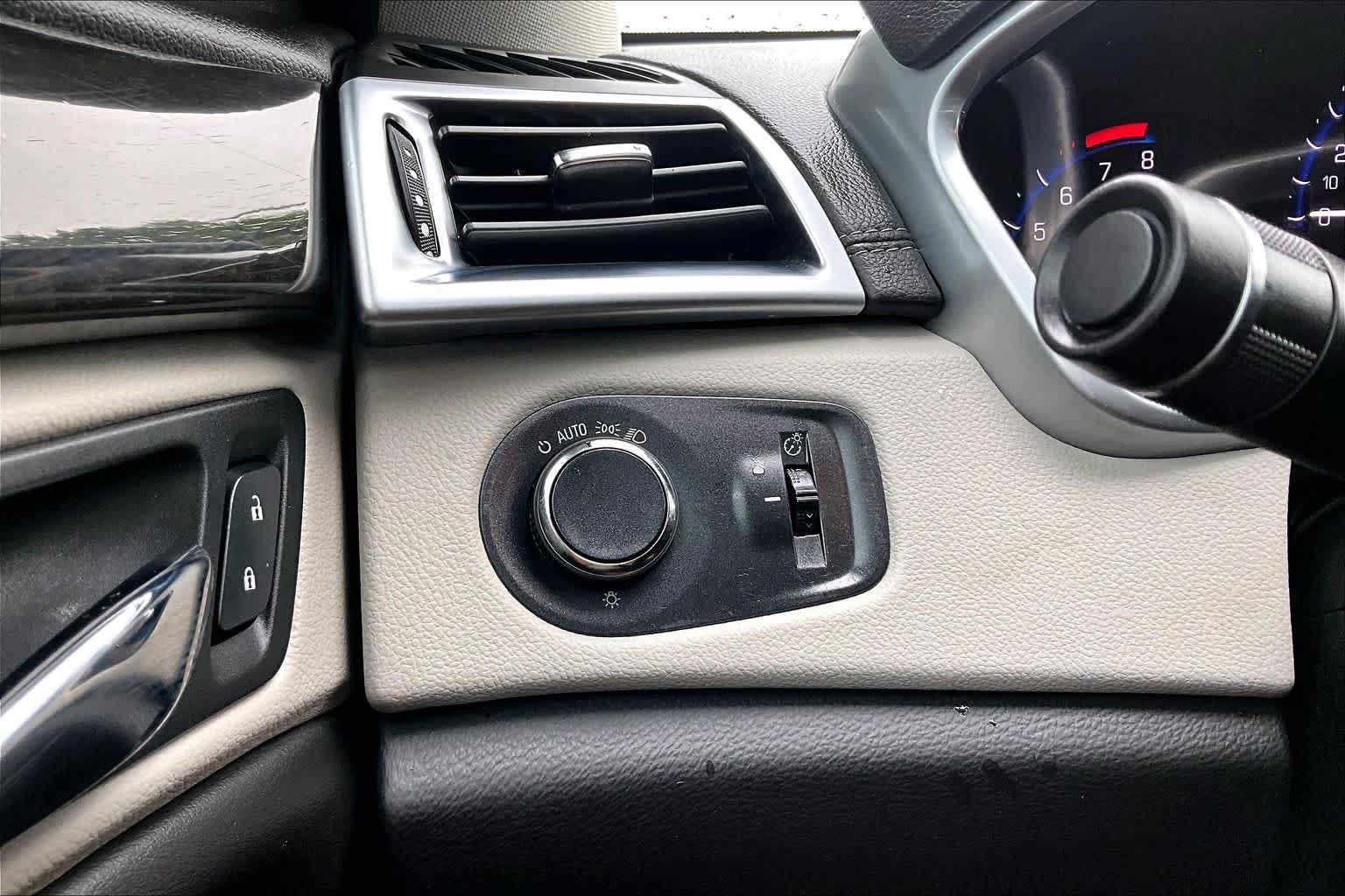 Used 2016 Platinum Ice Tricoat Cadillac Luxury Collection image 34