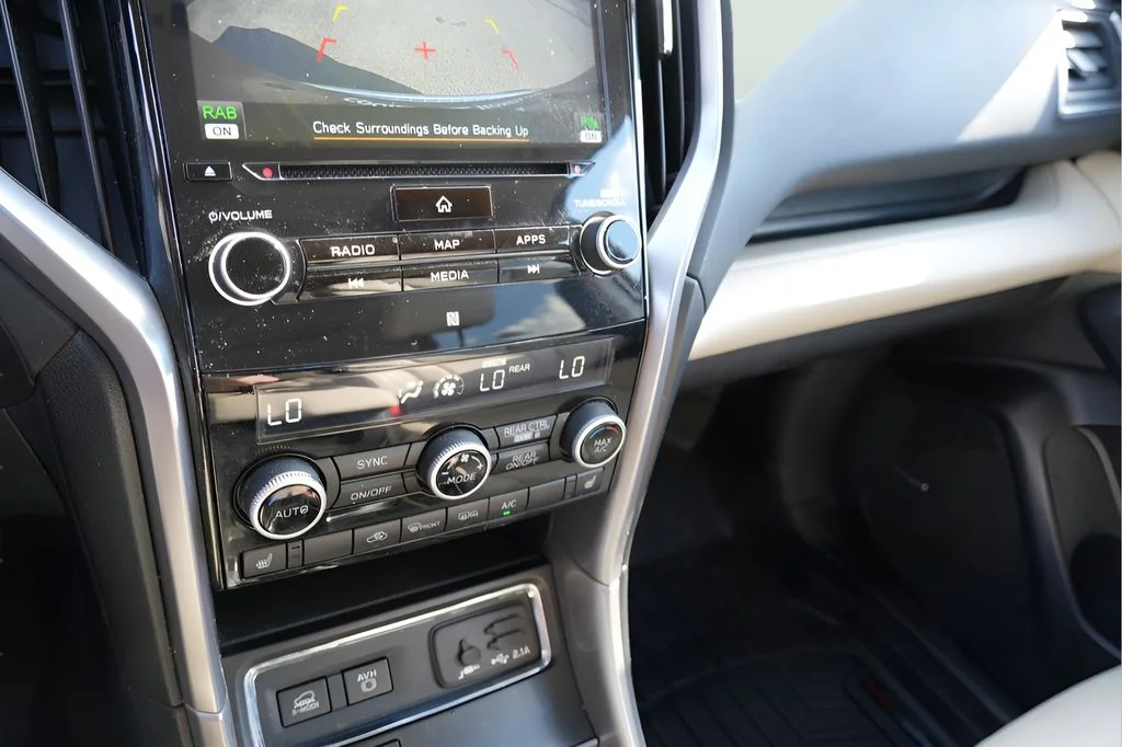 Used 2022 Brilliant Bronze Metallic Subaru Limited image 30