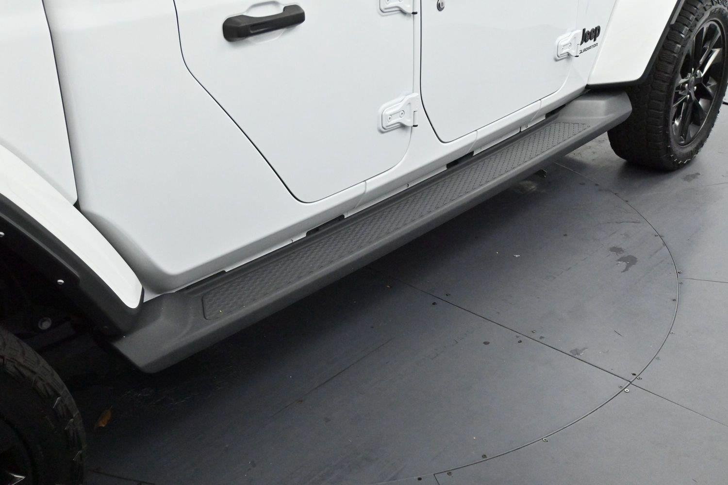 Used 2025 White Jeep Nighthawk image 9
